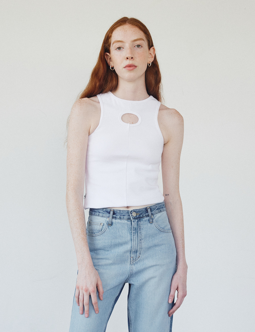 Reversible Hole Top_White