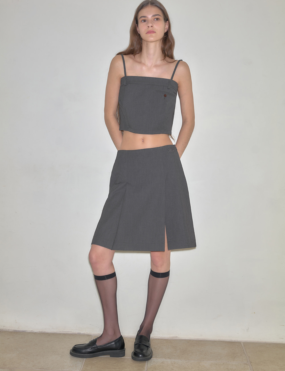 Pleats Hidden Slit Skirt_Grey
